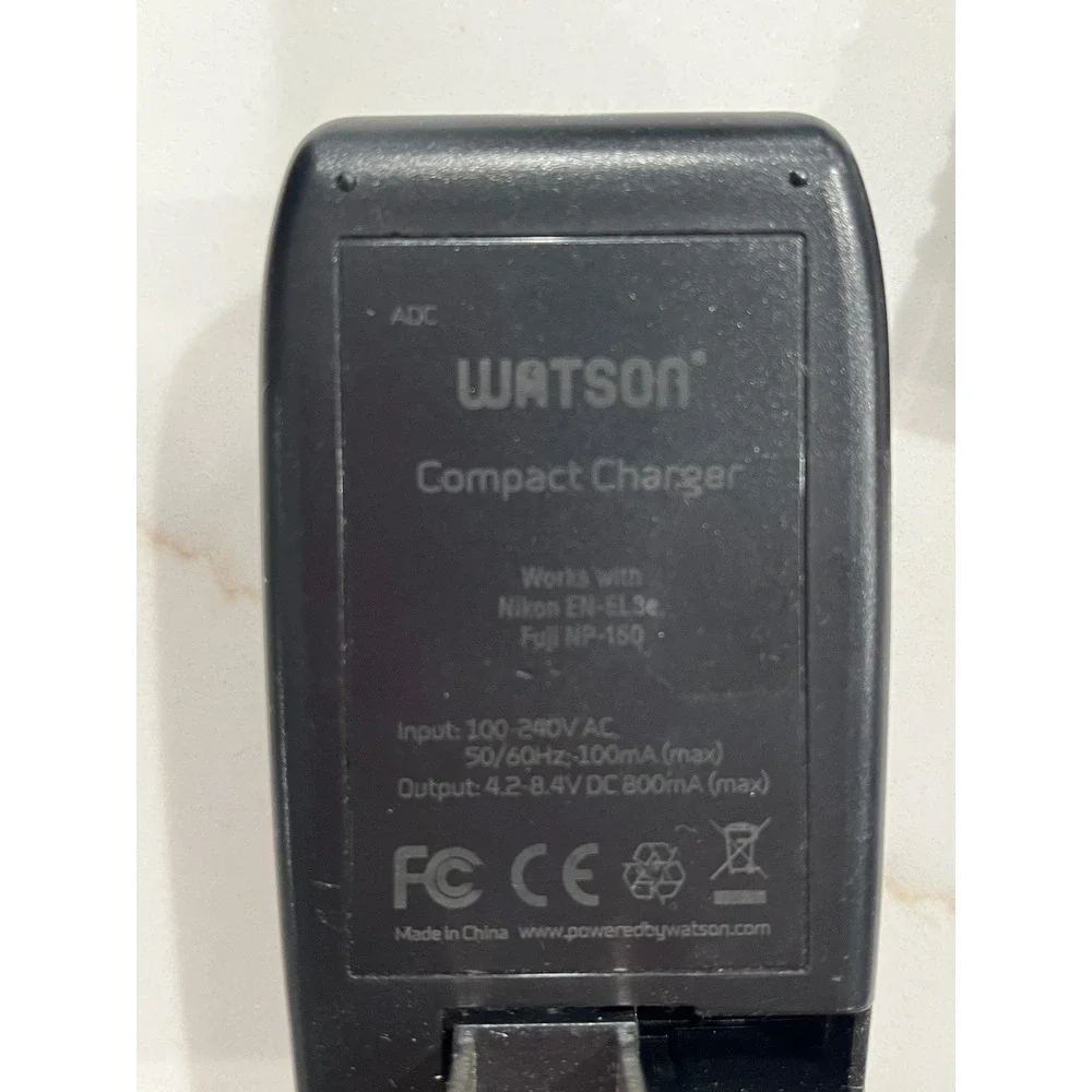 Nikon AF-S DX Nikkor 18-55mm f/3.5-5.6G VR Lens Watson Charger & Battery‎ Bundle